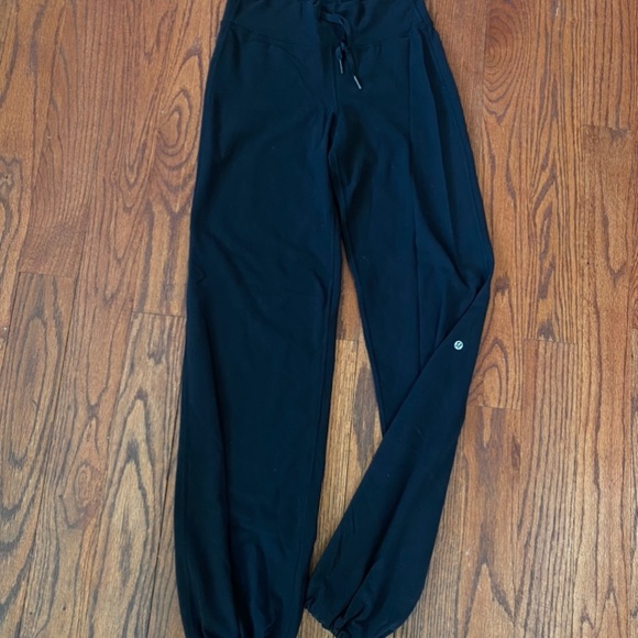 Lulu lemon black joggers size 4 - Picture 11 of 12